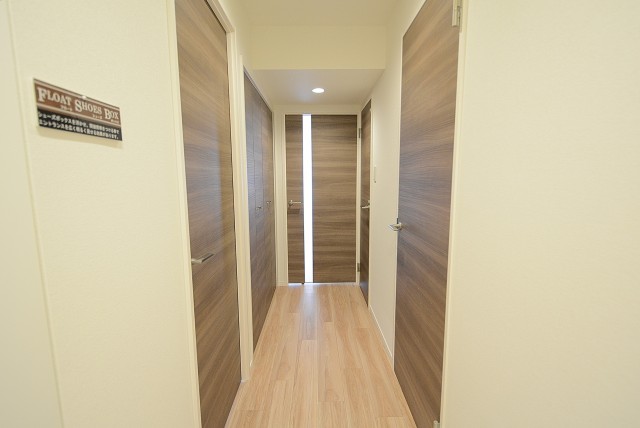 三井馬事公苑南ハイツ 玄関