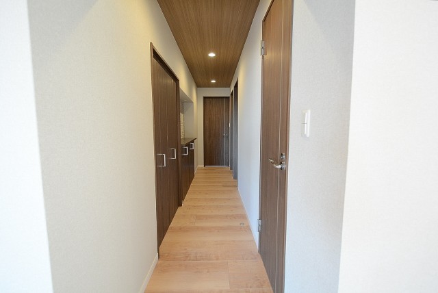 音羽ハウス 廊下へ