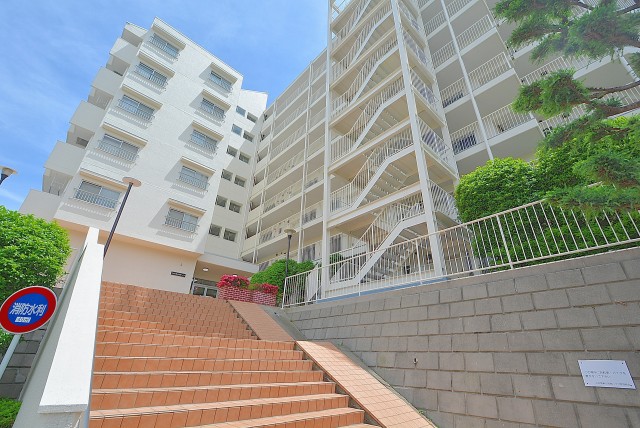 三井馬事公苑南ハイツ 外観