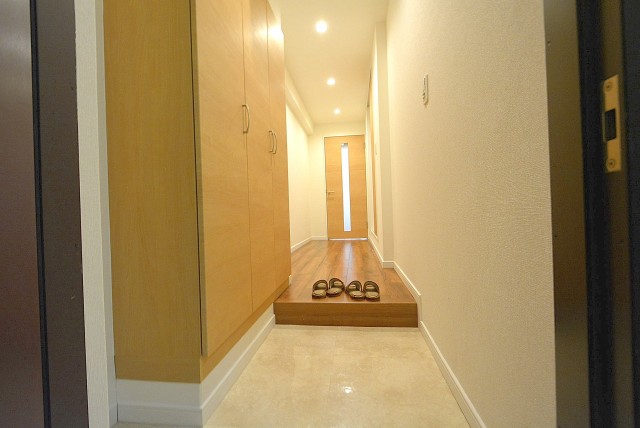 弦巻リハイム　玄関