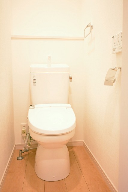 ライオンズマンション南平台　ウォシュレット機能付きトイレ