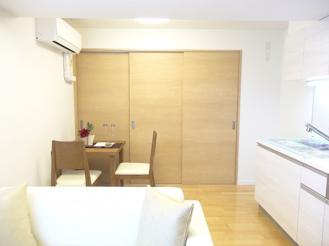 ニューシティハイツ日本橋　ダイニングキッチンと洋室の間の引き戸