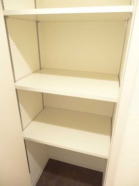 藤和青葉台コープ　廊下収納203