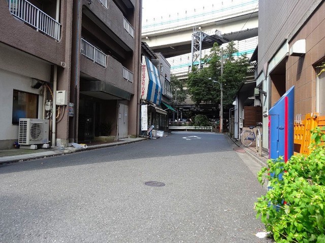セブンスターマンション第二日本橋　エントランス前面道路