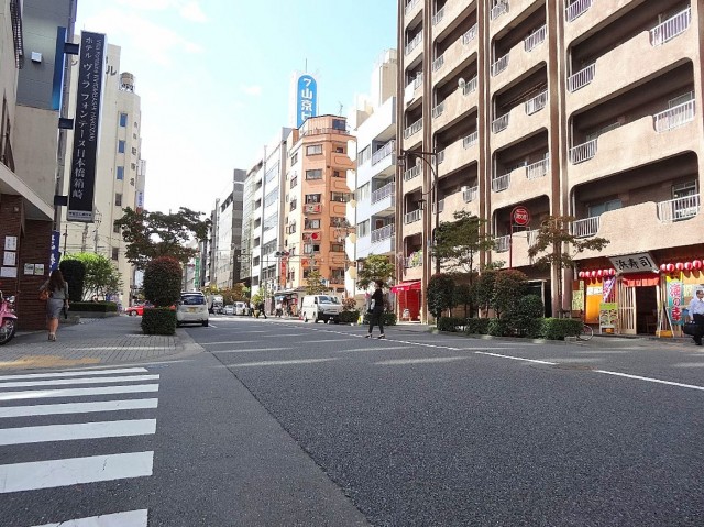 セブンスターマンション第二日本橋　マンション前の大通り