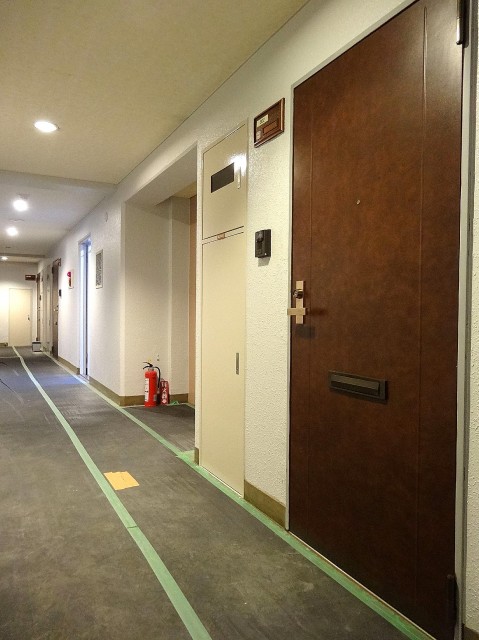 小石川ハイツ　玄関外