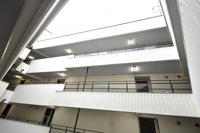 ストークマンション新宿 廊下吹き抜け