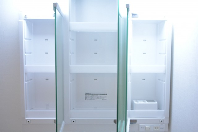 ライオンズマンション南平台　洗面化粧台収納