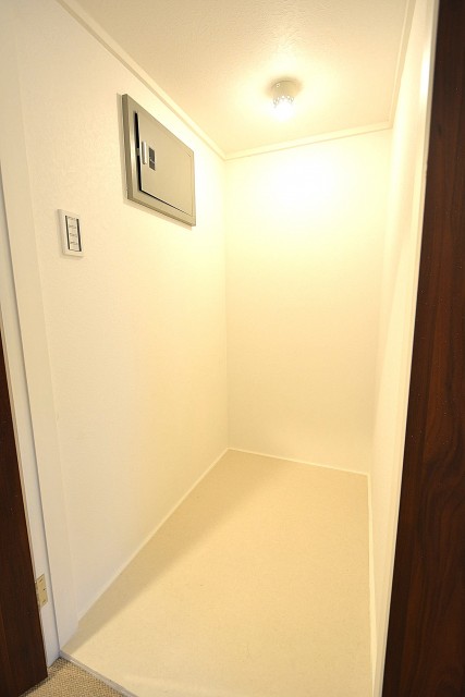 ヴァンヴェール南平台402　廊下収納スペース