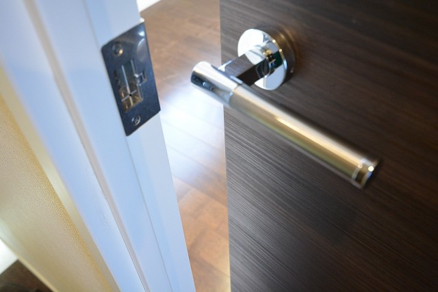 成城エコーハイツ　洋室の扉803