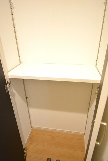 ライオンズマンション南平台　廊下の収納