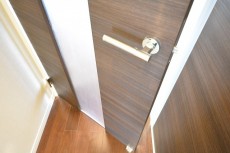 成城エコーハイツ　ＬＤＫの扉803