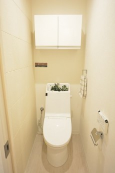 スカイプラザ赤坂　ウォシュレット機能付きトイレ