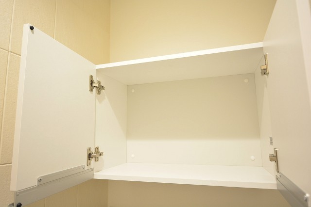 スカイプラザ赤坂　トイレの収納棚
