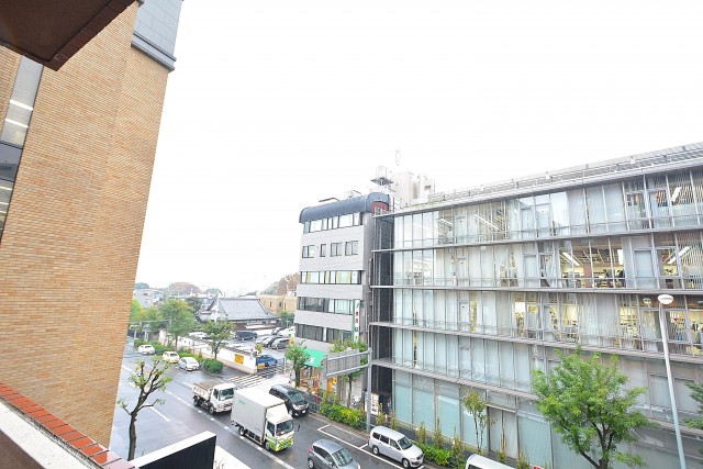 ヴァンヴェール南平台402　リビングダイニング　バルコニー眺望