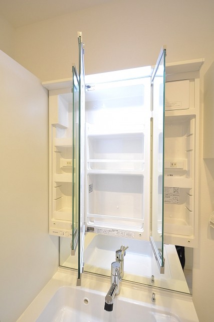 スカイプラザ赤坂　洗面化粧台収納