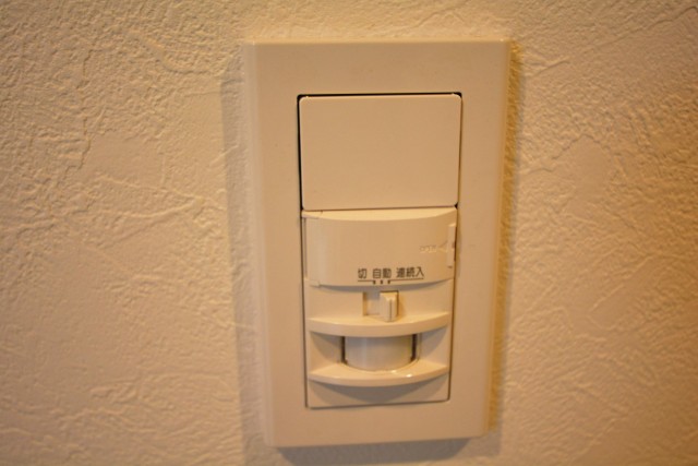 トーア明大前マンション　人感センサー