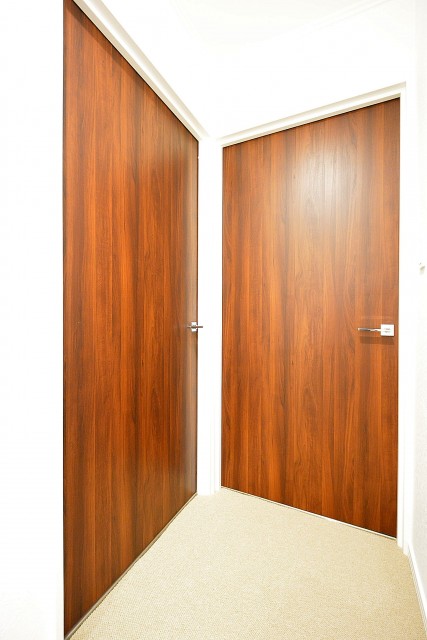 ヴァンヴェール南平台402　ベッドルーム2部屋のドア