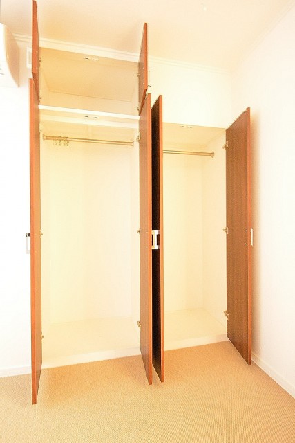 ヴァンヴェール南平台402　4.88帖のベッドルーム　クローゼット