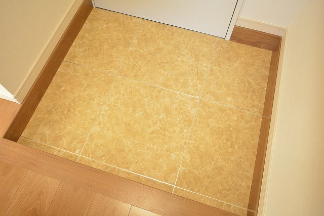 メゾンベール成城　玄関ホール