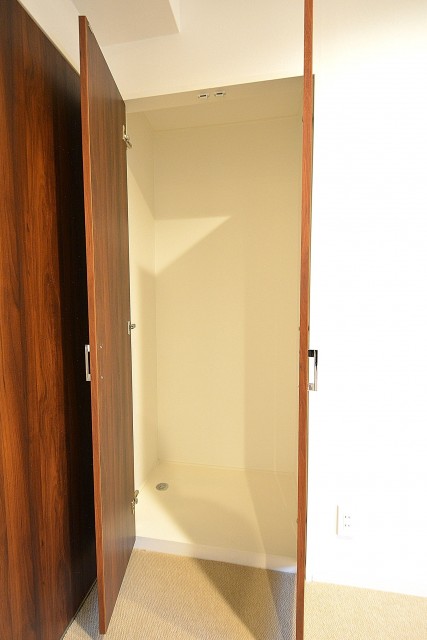 ヴァンヴェール南平台402　8.17帖のベッドルーム　クローゼット①