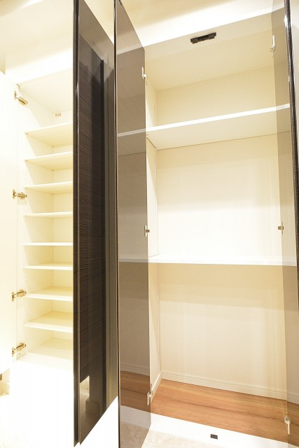 ボーン赤坂　物入れ