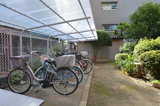 トーア明大前マンション　駐輪場