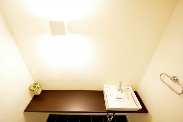 ヴァンヴェール南平台　トイレの手洗いカウンター