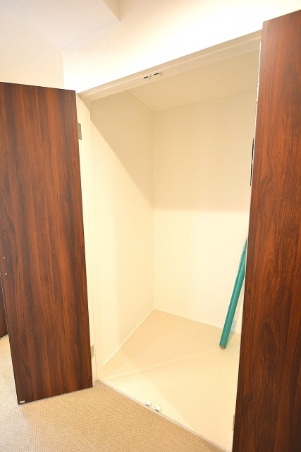 ヴァンヴェール南平台　廊下収納スペース