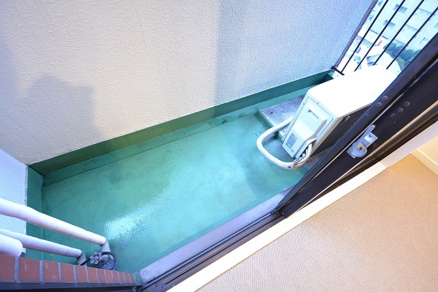 ヴァンヴェール南平台701　8.17帖のベッドルーム　バルコニー