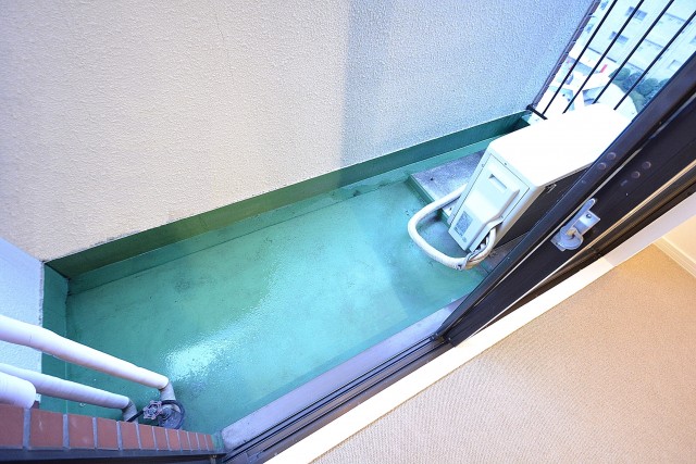 ヴァンヴェール南平台701　8.17帖のベッドルーム　バルコニー