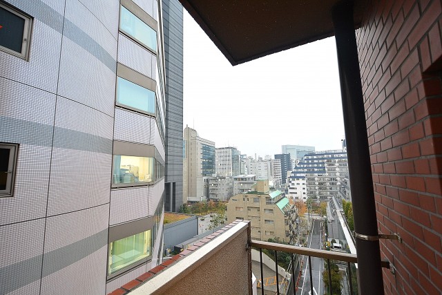 ヴァンヴェール南平台701　8.17帖のベッドルーム　バルコニー眺望