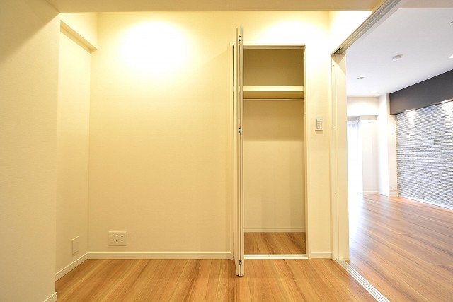 ボーン赤坂　洋室収納