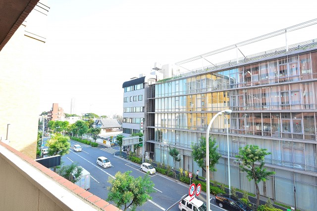 ヴァンヴェール南平台　リビングのバルコニー眺望401