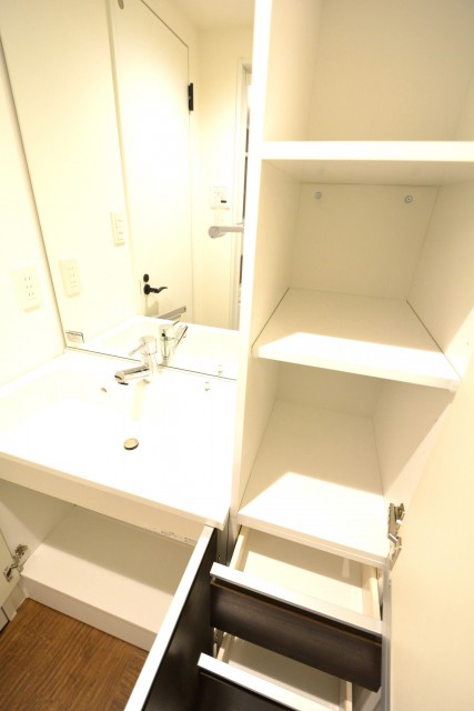 東建第2上町マンション　洗面台収納413