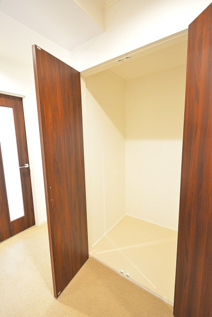 ヴァンヴェール南平台　廊下収納スペース401