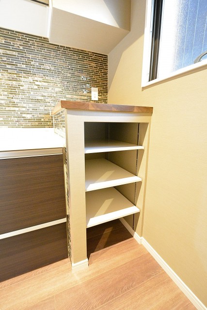南青山セピアコート　キッチン横収納棚
