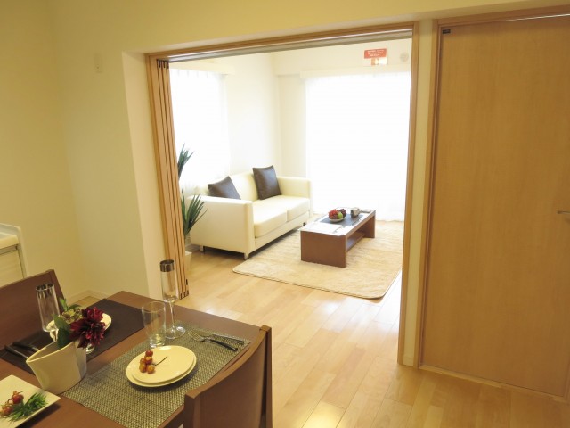 ライオンズマンション西永福　ダイニングから洋室2