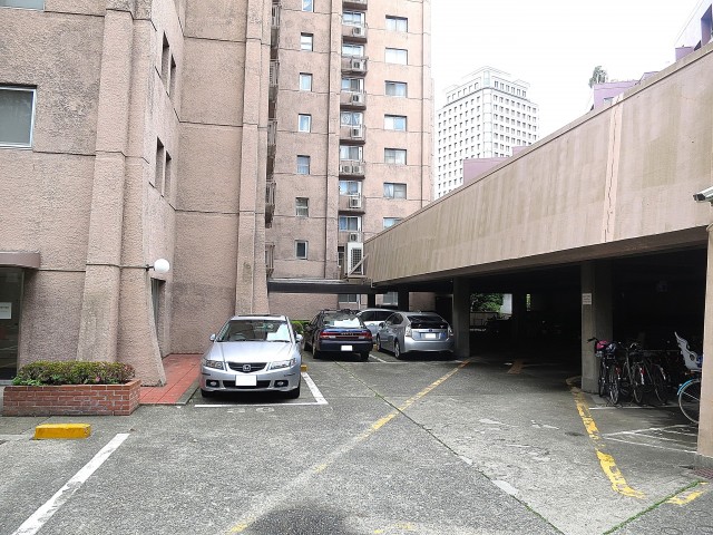 音羽ハウス　敷地内駐車場