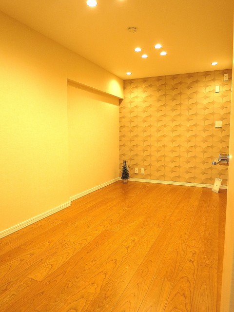 音羽ハウス　7.3帖のサービスルーム