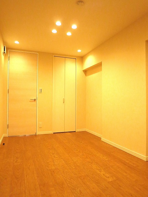 音羽ハウス　7.3帖のサービスルーム