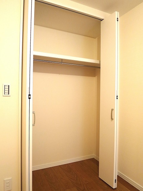 音羽ハウス　5.0帖のベッドルーム　クローゼット