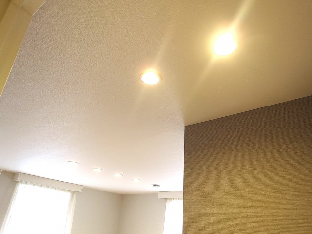 音羽ハウス　7.15帖のベッドルーム　照明
