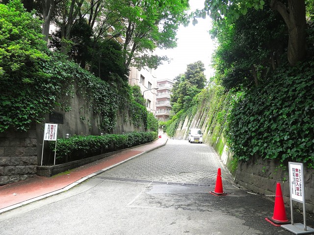 音羽ハウス　アプローチ