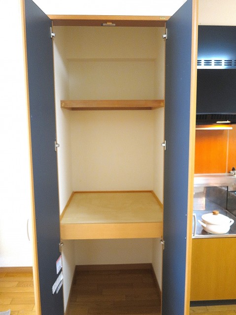 藤和護国寺コープ　キッチン横収納