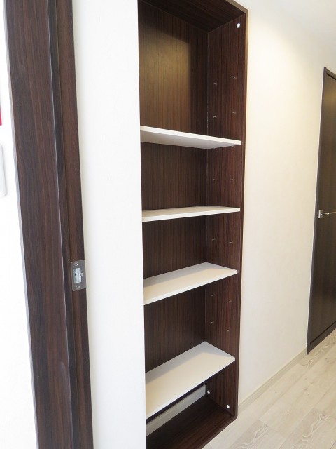 マンション第二恵比須苑　廊下収納