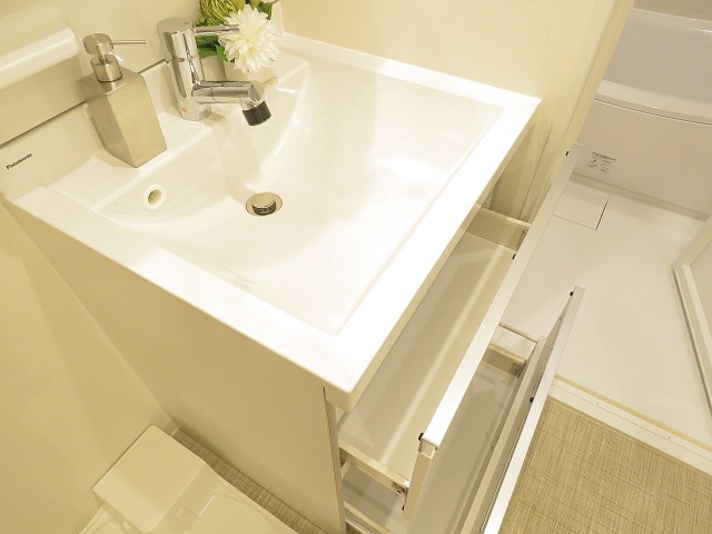 初台中央マンション　洗面化粧台