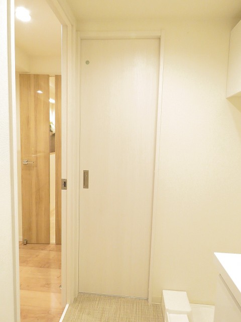 初台中央マンション　トイレ扉