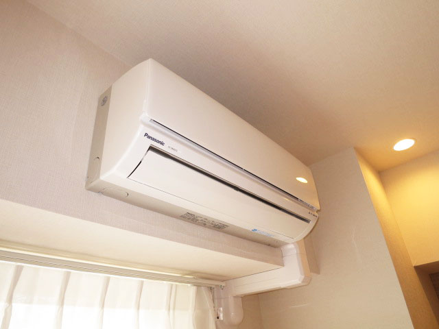 レクセルマンション音羽　リビングにはエアコン新規取付