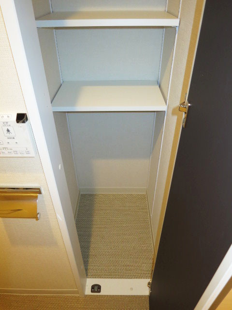 レクセルマンション音羽　トイレの収納が充実しています